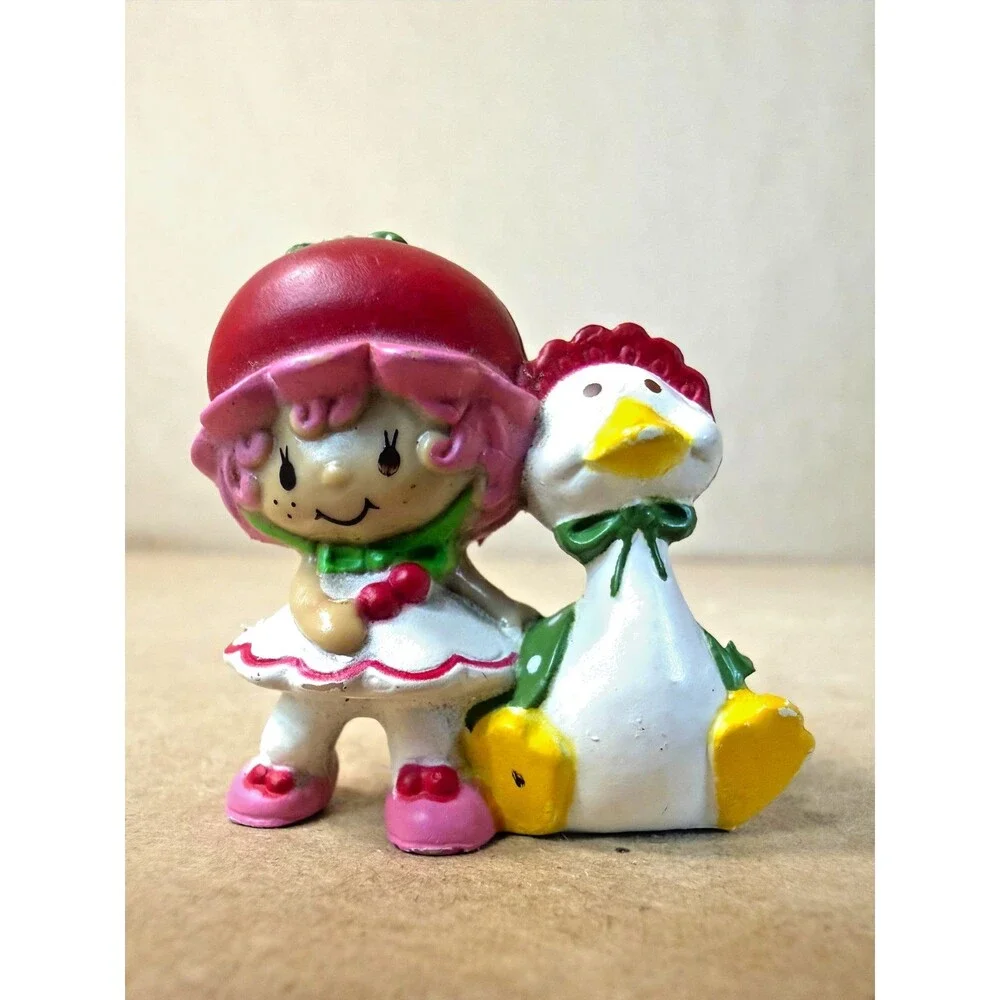 Vintage 1982 Strawberry Shortcake PVC Miniature: Cherry Cuddler with Gooseberry - Picture 1 of 10